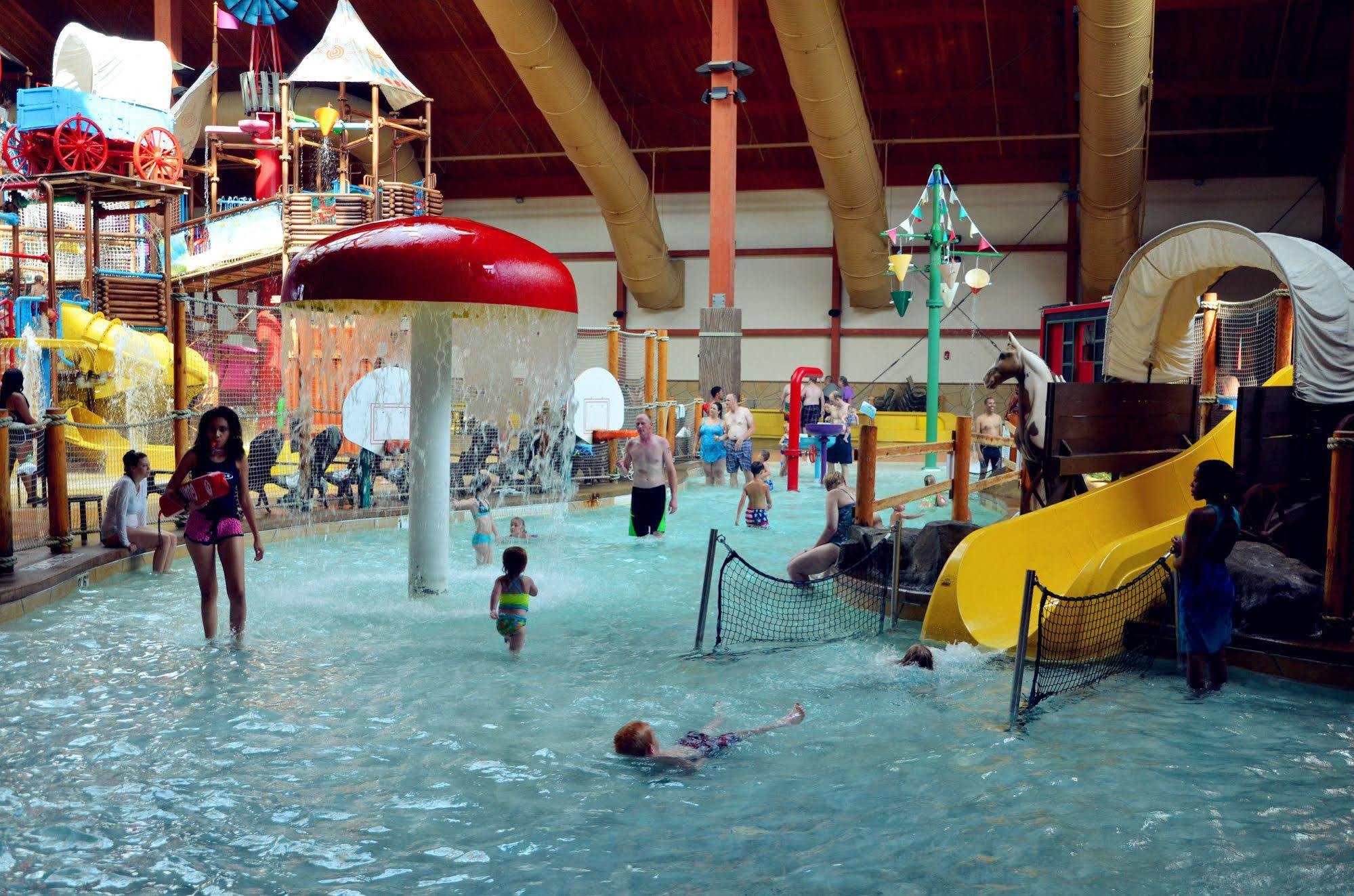 קולומבוס Fort Rapids Indoor Waterpark Resort מראה חיצוני תמונה